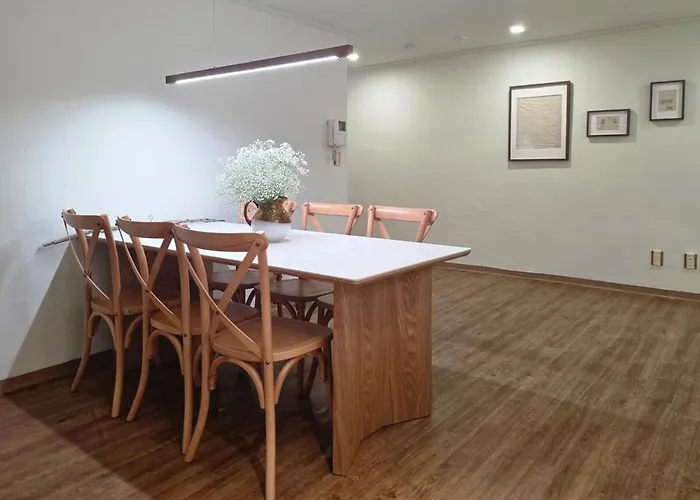 アパート Open 5 Minutes To Sinsa Station ,5 Minutes To Airport Bus, Spacious Living ,garosu-gil ,coex ,plastic Surgery,hotel Bedding ソウル特別市