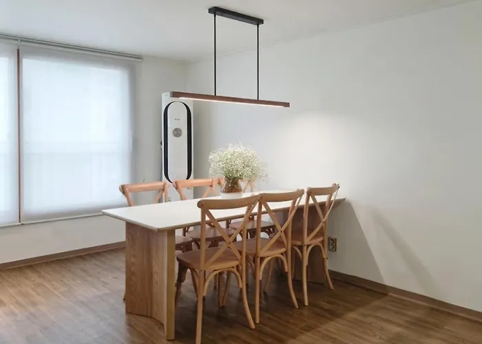 Open 5 Minutes To Sinsa Station ,5 Minutes To Airport Bus, Spacious Living ,garosu-gil ,coex ,plastic Surgery,hotel Bedding