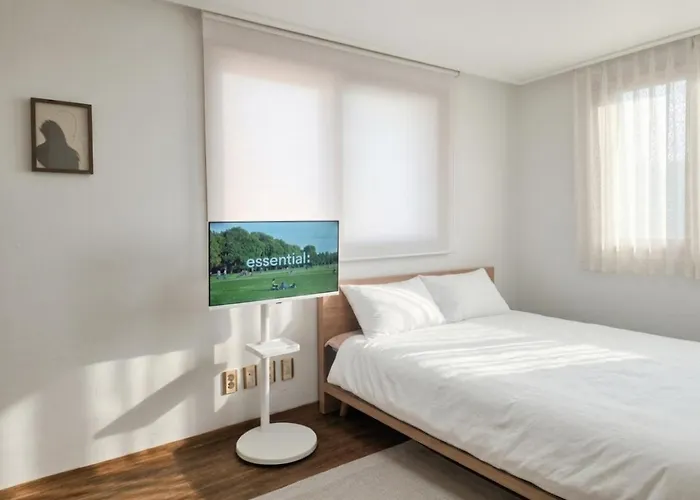 Open 5 Minutes To Sinsa Station ,5 Minutes To Airport Bus, Spacious Living ,garosu-gil ,coex ,plastic Surgery,hotel Bedding アパート