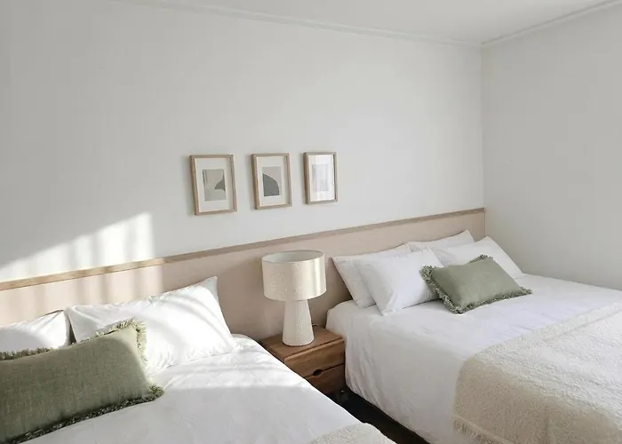 Open 5 Minutes To Sinsa Station ,5 Minutes To Airport Bus, Spacious Living ,garosu-gil ,coex ,plastic Surgery,hotel Bedding * ソウル特別市