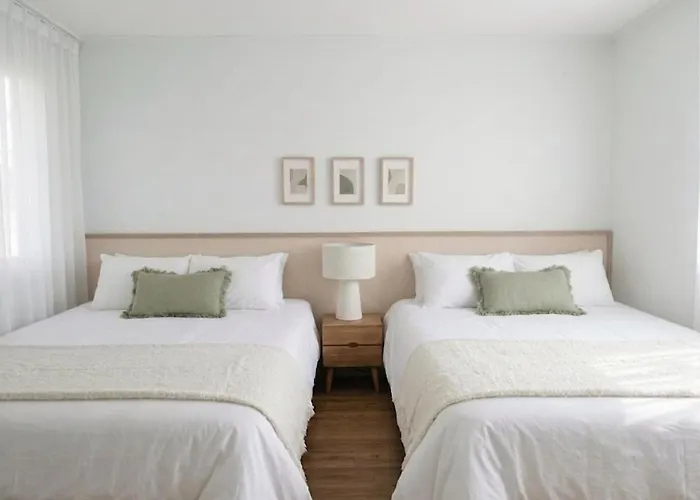 Open 5 Minutes To Sinsa Station ,5 Minutes To Airport Bus, Spacious Living ,garosu-gil ,coex ,plastic Surgery,hotel Bedding *